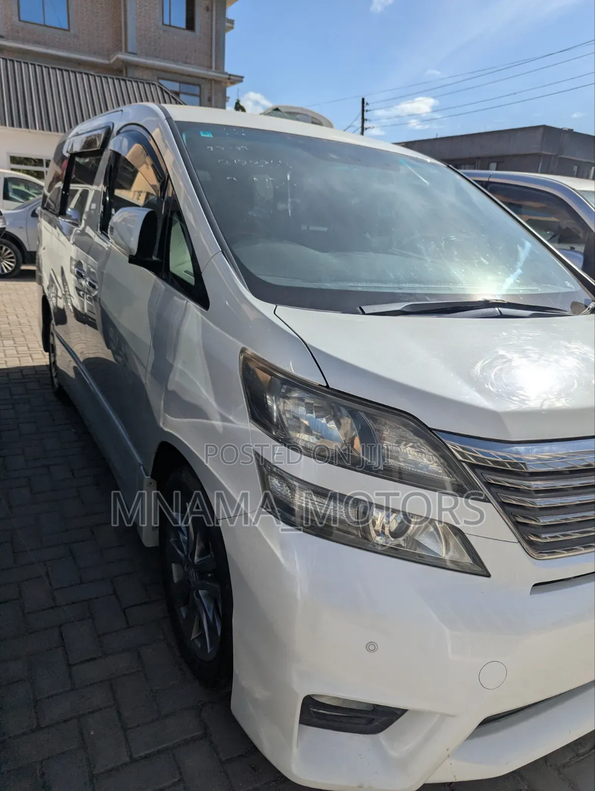 Toyota Vellfire 2010 White