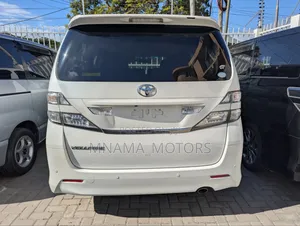 Toyota Vellfire 2010 White