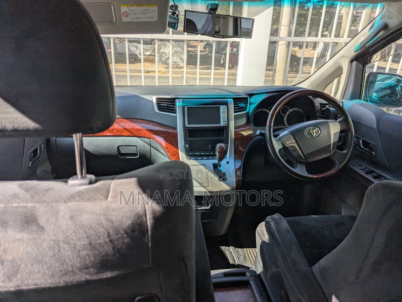 Toyota Vellfire 2010 White