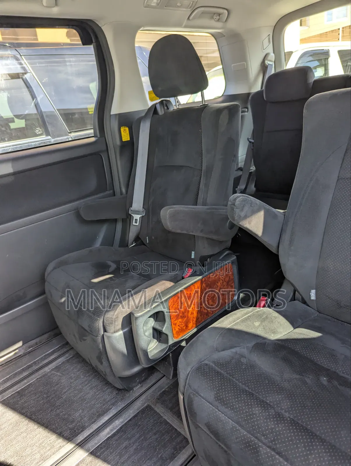 Toyota Vellfire 2010 White