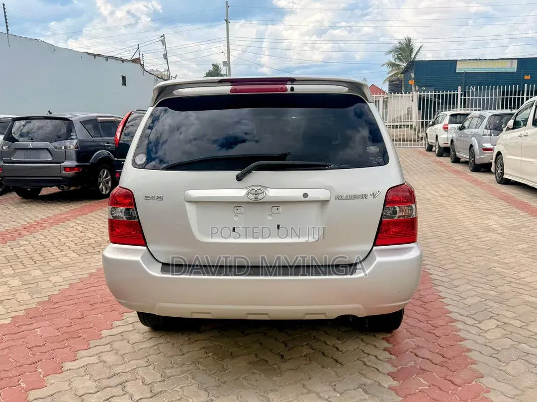Toyota Kluger 2004 Silver