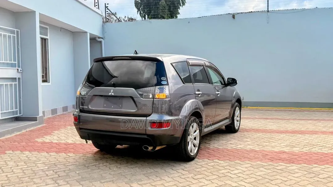 Mitsubishi Outlander 2011 Gray