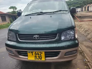 Toyota Noah 2.0 AWD (8 Seater) 2001 Ivory