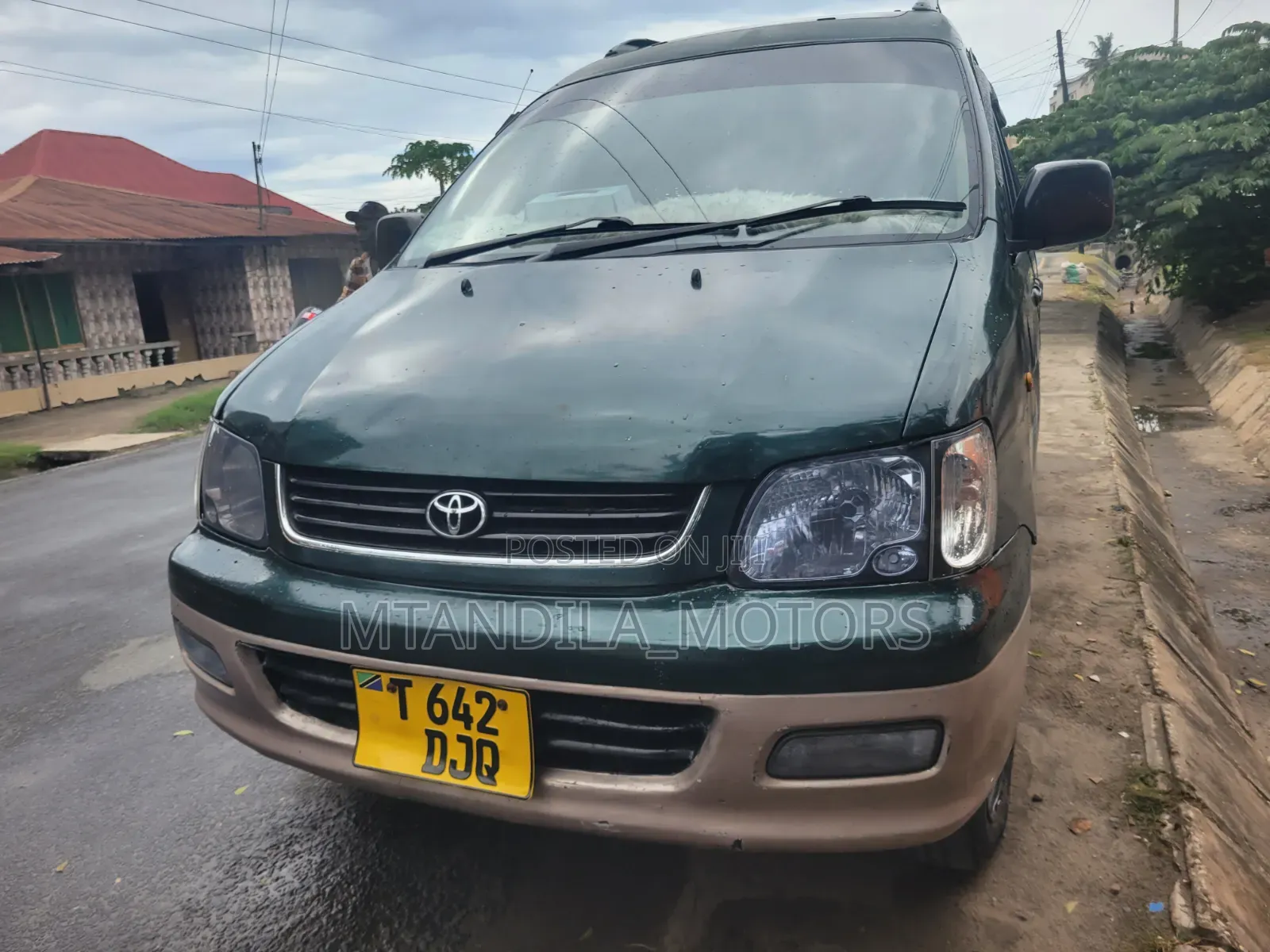 Toyota Noah 2.0 AWD (8 Seater) 2001 Ivory