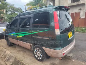 Toyota Noah 2.0 AWD (8 Seater) 2001 Ivory