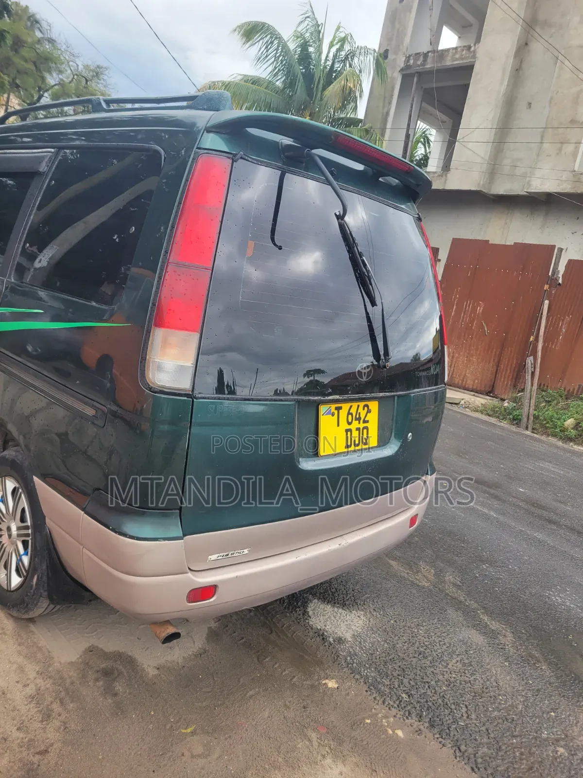 Toyota Noah 2.0 AWD (8 Seater) 2001 Ivory