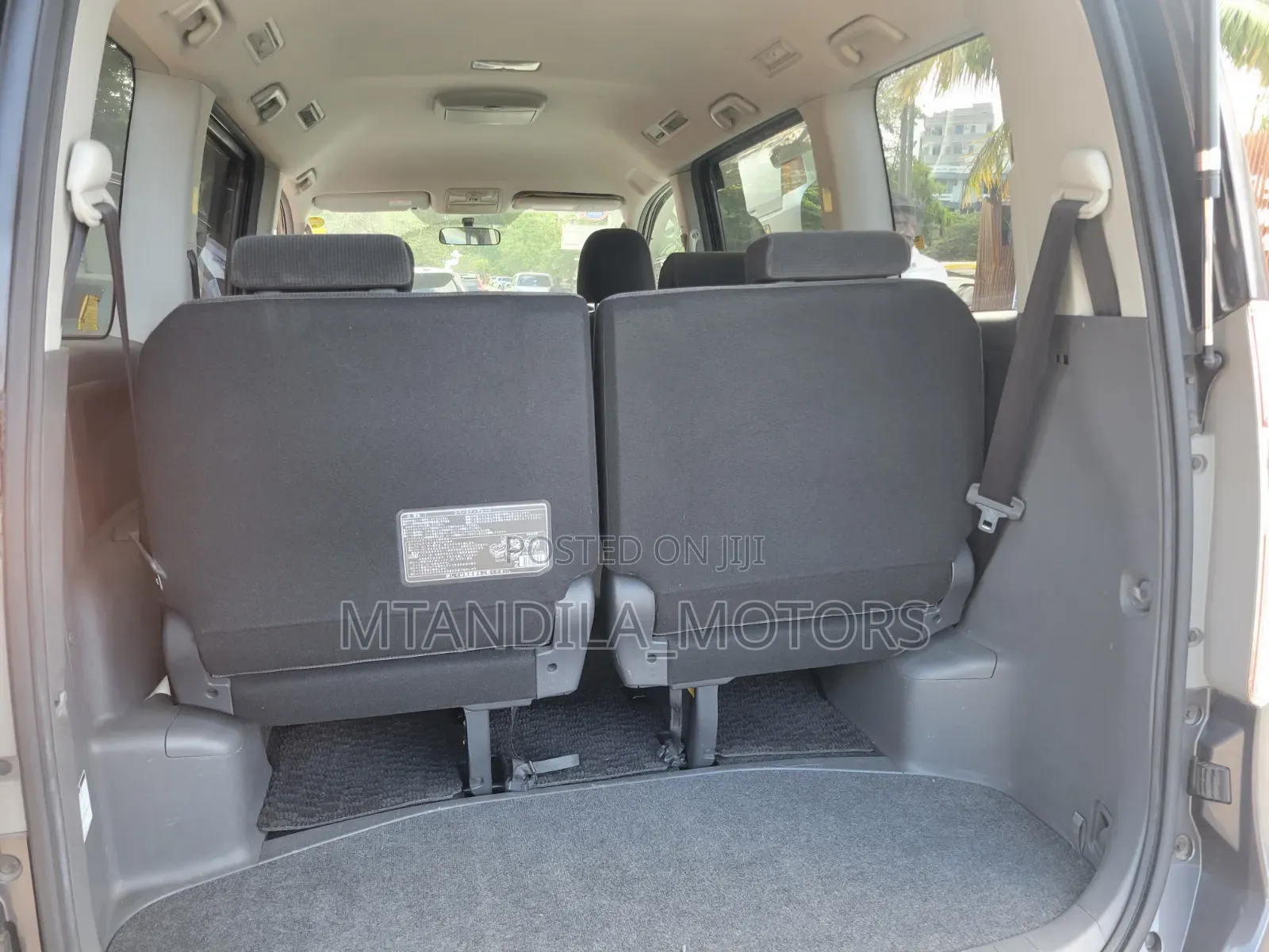 Toyota Noah 2.0 143hp AWD (7 Seater) 2009 Gray