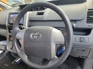 Toyota Noah 2.0 143hp AWD (7 Seater) 2009 Gray