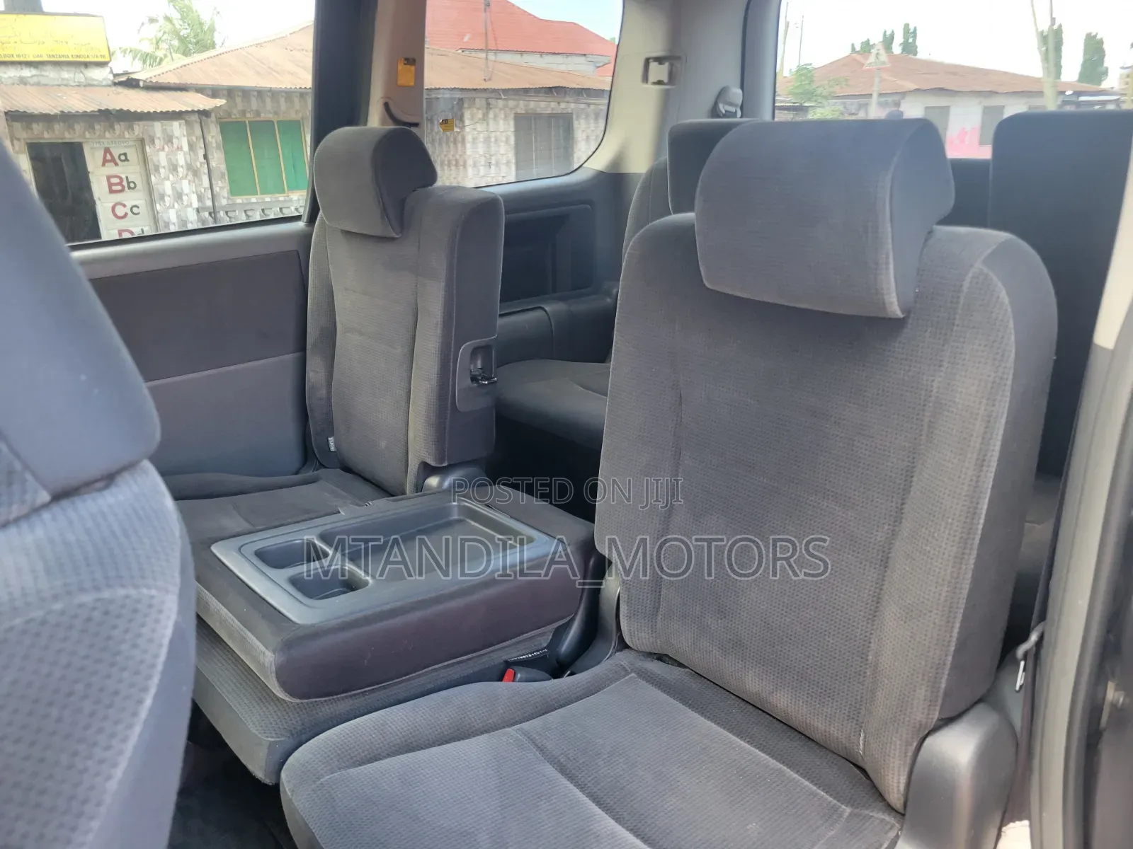 Toyota Noah 2.0 143hp AWD (7 Seater) 2009 Gray