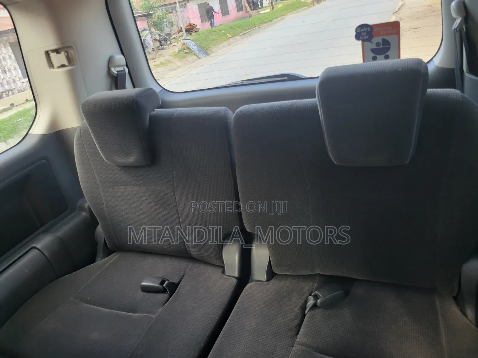 Toyota Noah 2.0 143hp AWD (7 Seater) 2009 Gray