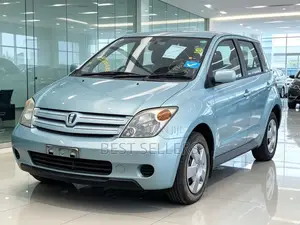 Toyota IST 2003