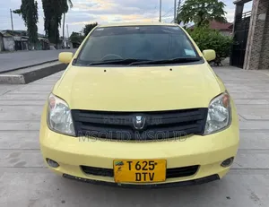 Toyota IST 2003 Yellow
