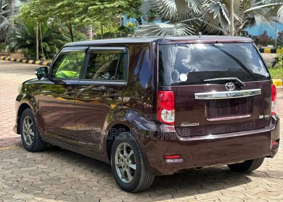 Toyota Rumion 1.5 FWD 2021 Maroon