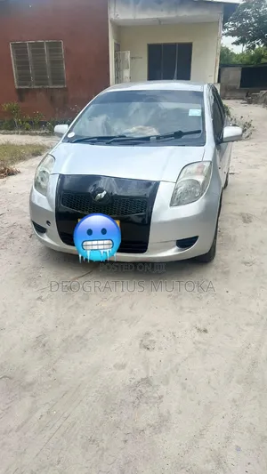 Toyota Vitz 2005 Silver