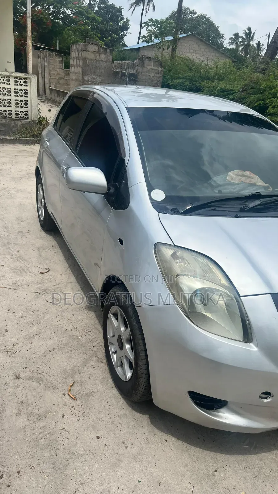 Toyota Vitz 2005 Silver