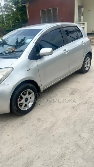 Toyota Vitz 2005 Silver