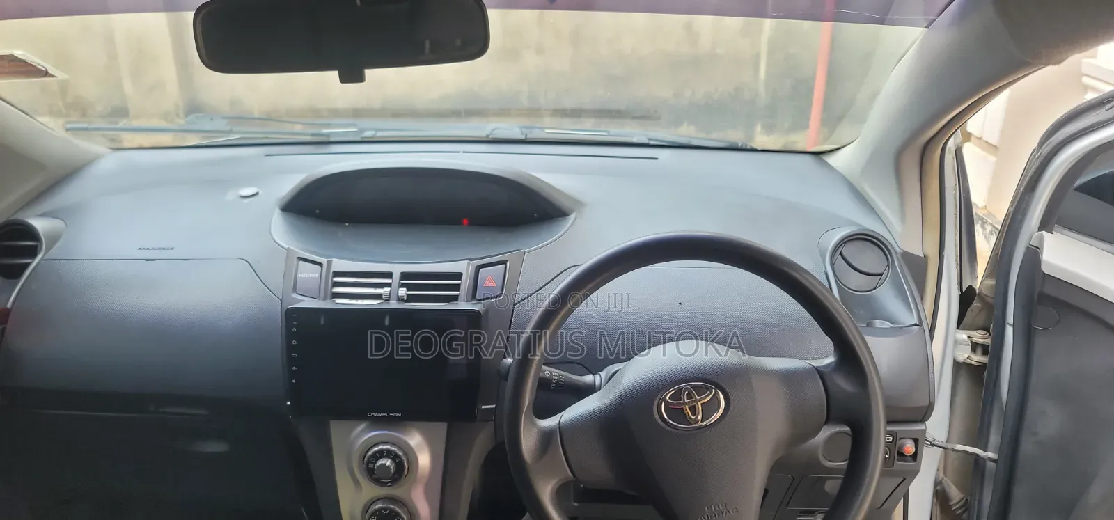 Toyota Vitz 2005 Silver