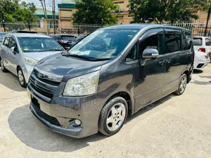 Toyota Noah 2008
