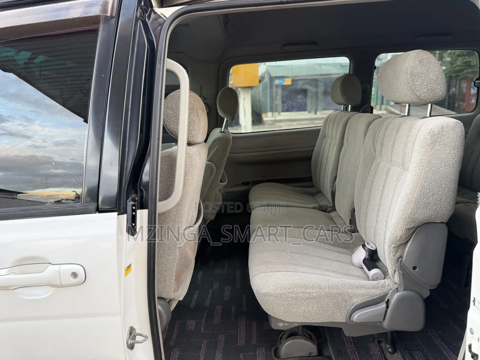 Toyota Noah 2.0 AWD (8 Seater) 2001 White