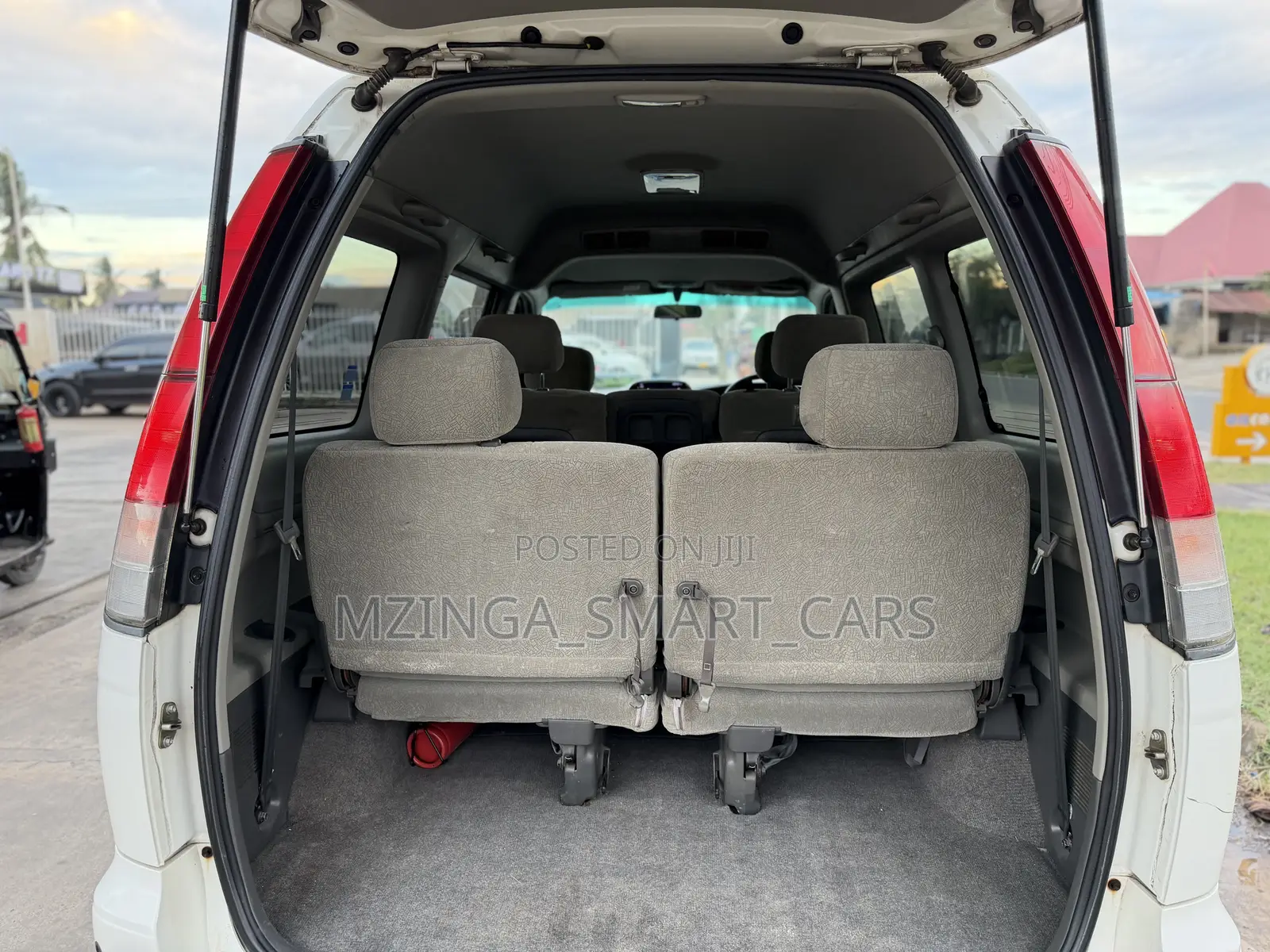 Toyota Noah 2.0 AWD (8 Seater) 2001 White
