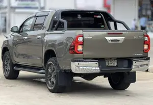 Toyota Hilux 2021 Gray