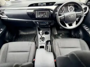 Toyota Hilux 2021 Gray