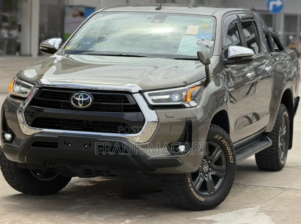 Toyota Hilux 2021 Gray