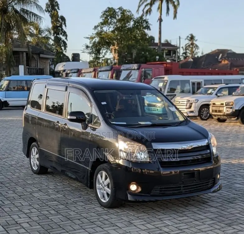 Toyota Noah 2009 Black