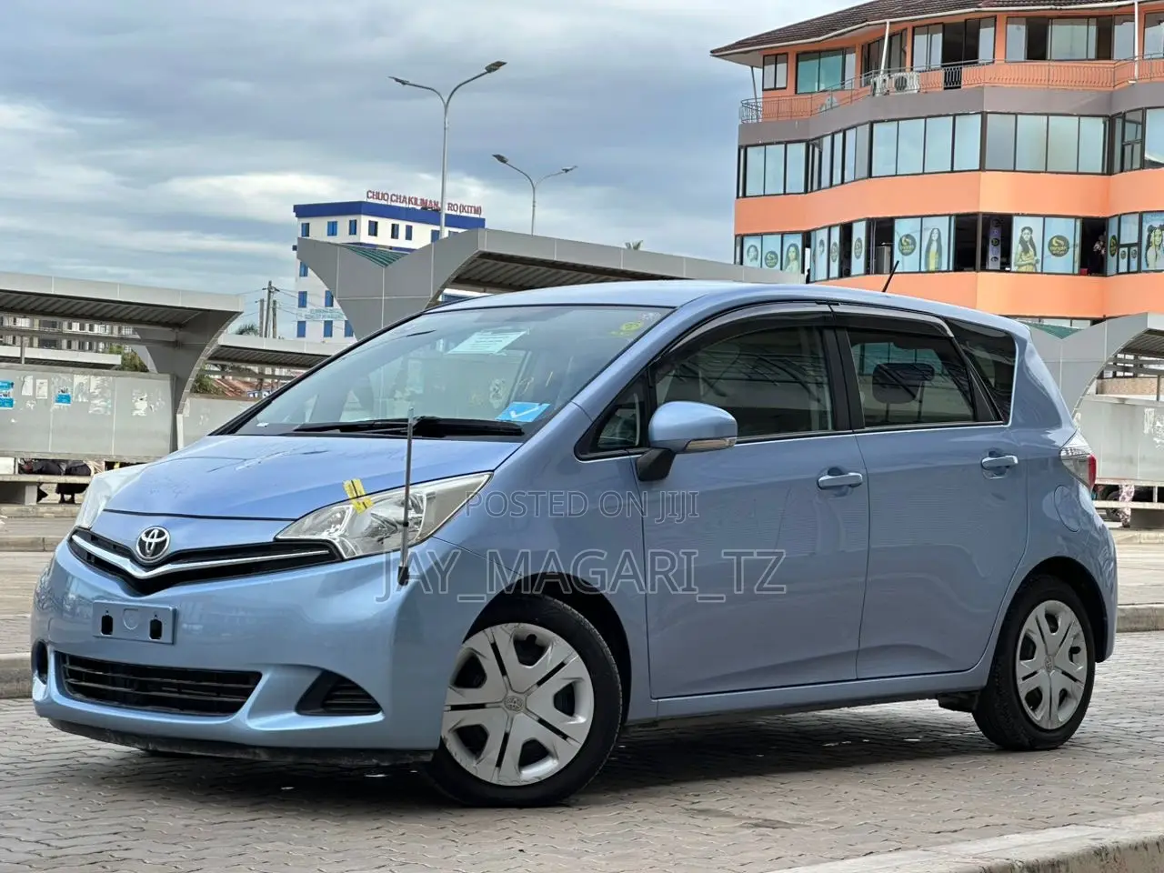 Toyota Ractis 2010 Blue