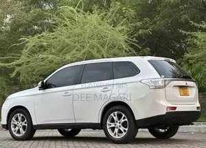 Mitsubishi Outlander 2013 White