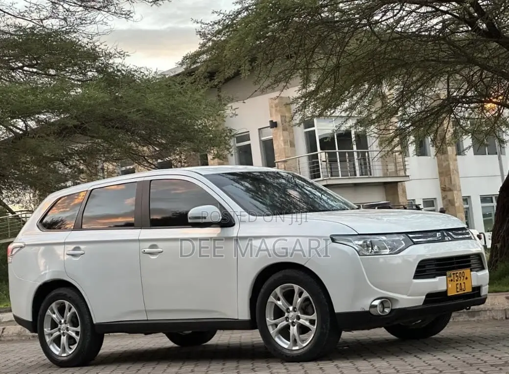 Mitsubishi Outlander 2013 White