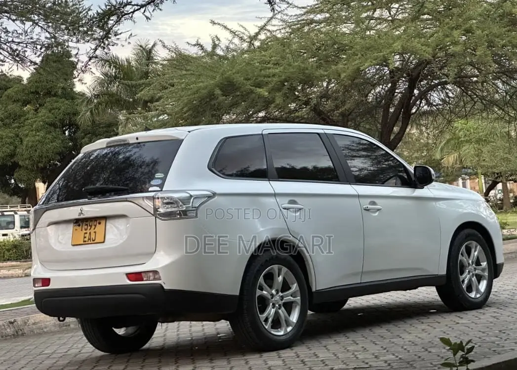 Mitsubishi Outlander 2013 White