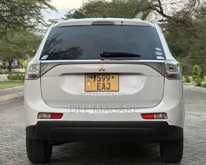 Mitsubishi Outlander 2013 White