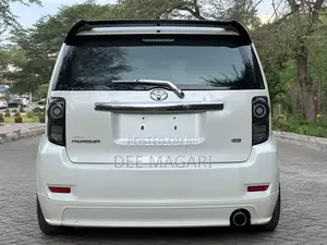 Toyota Corolla Rumion 2009 White