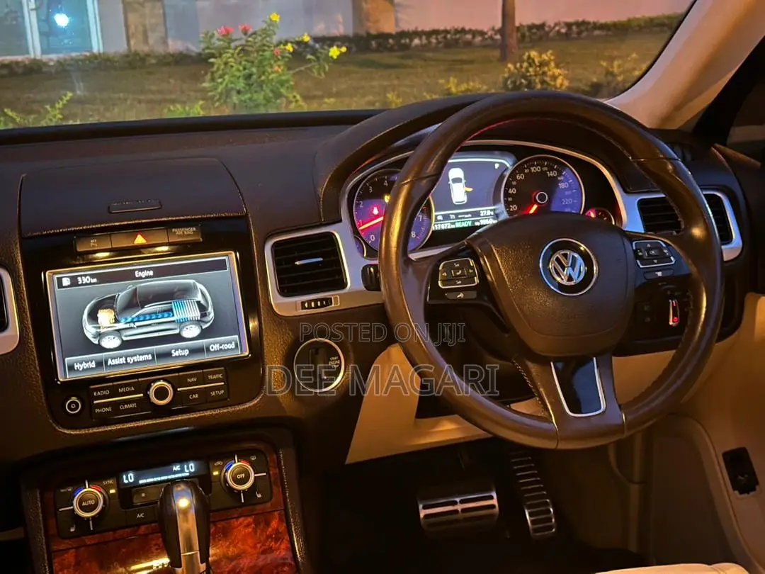 Volkswagen Touareg 2014 Brown