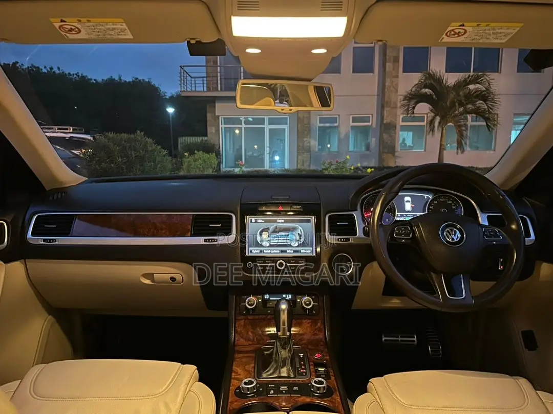 Volkswagen Touareg 2014 Brown