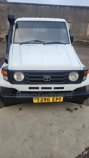 Toyota Land Cruiser 2000 White