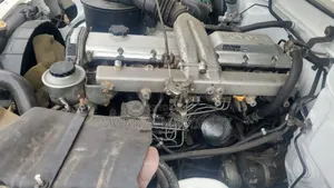Toyota Land Cruiser 2000 White