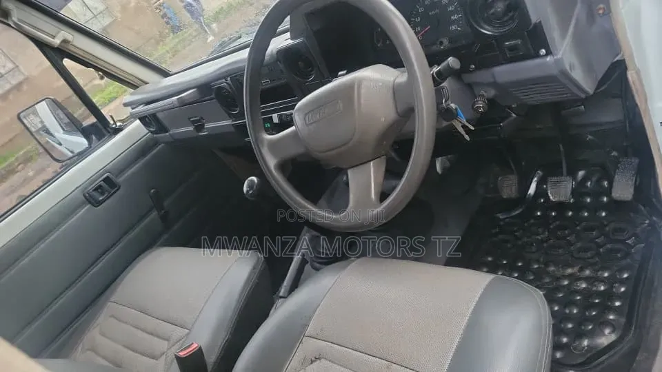 Toyota Land Cruiser 2000 White