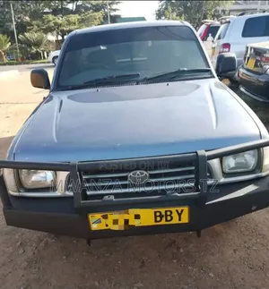 Toyota Hilux 2000 Gray