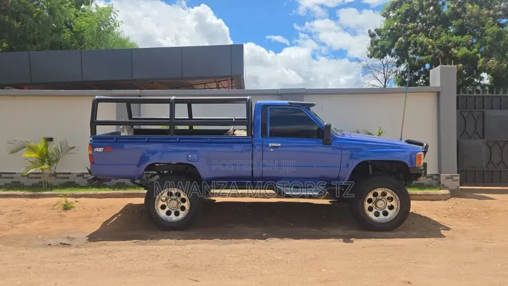 Toyota Hilux 1997 Blue