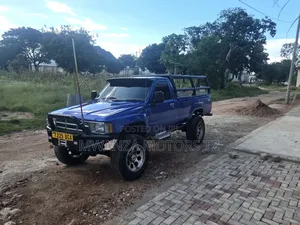 Toyota Hilux 1997 Blue