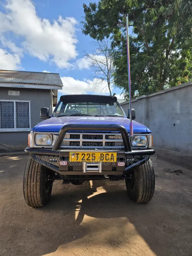 Toyota Hilux 1997 Blue