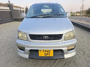 Toyota Noah 2004 Silver