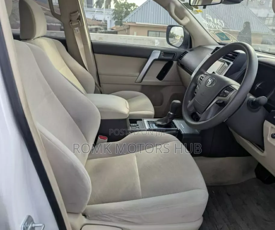 Toyota Land Cruiser Prado 2019 White