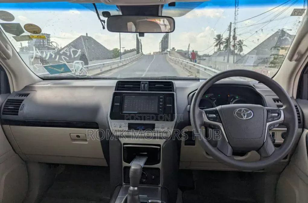 Toyota Land Cruiser Prado 2019 White