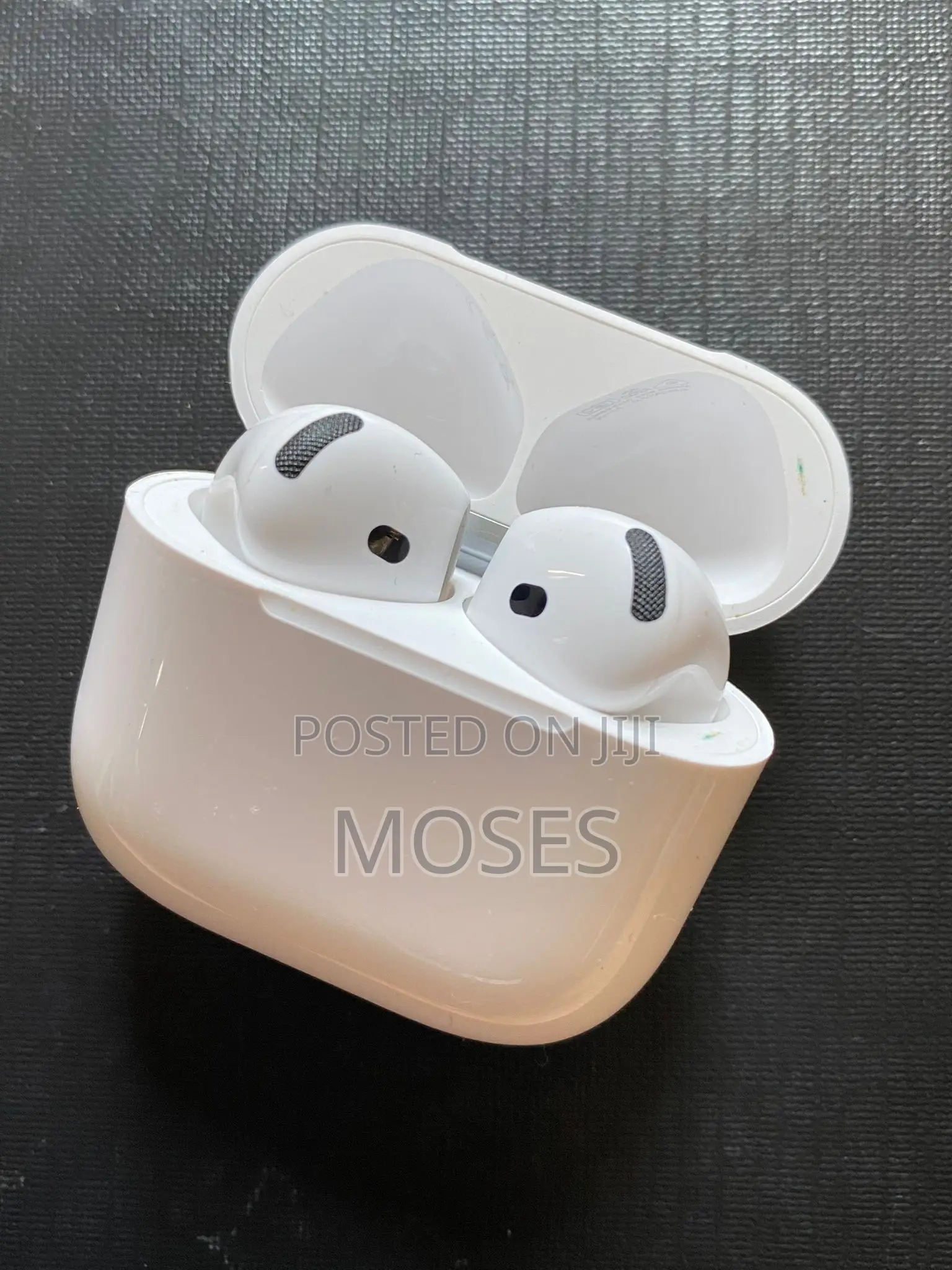 Original Airpods 4 Without Noise Cancelling