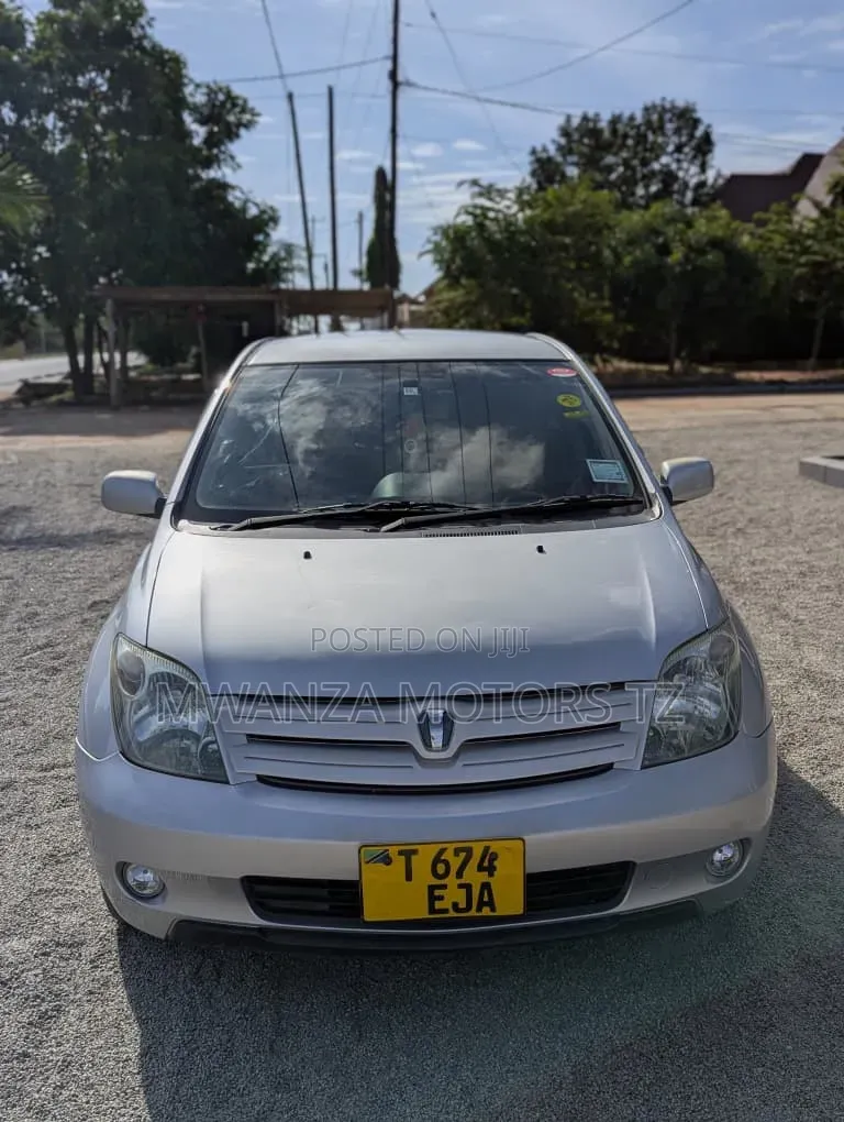 Toyota IST 2005 Silver