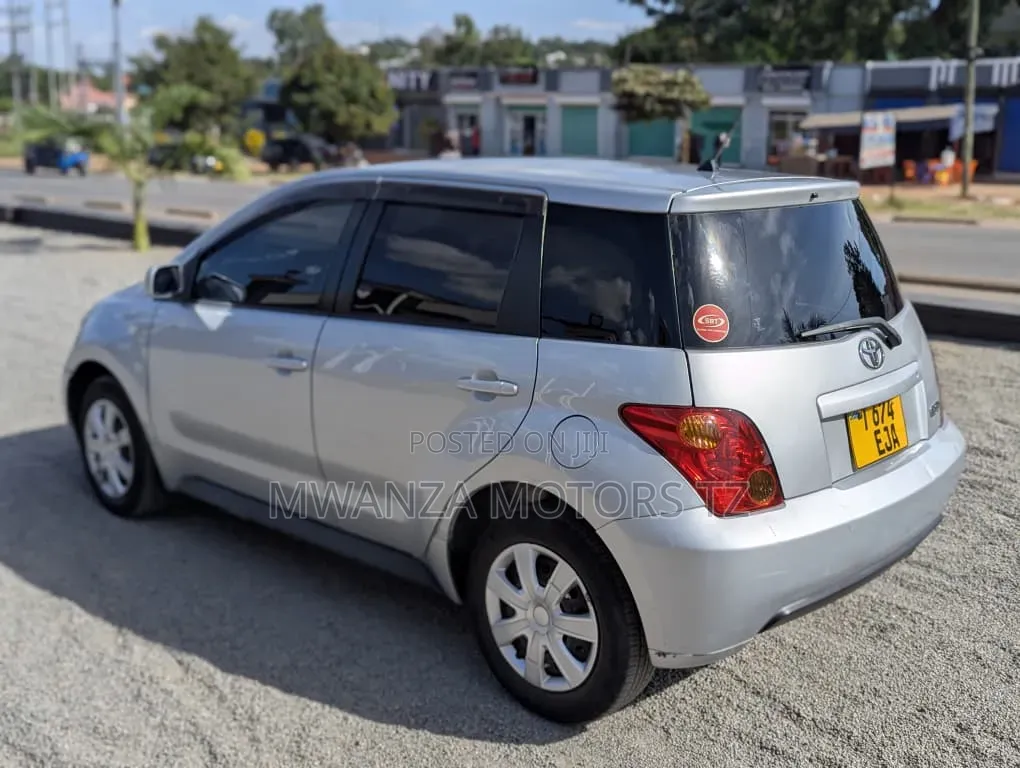 Toyota IST 2005 Silver