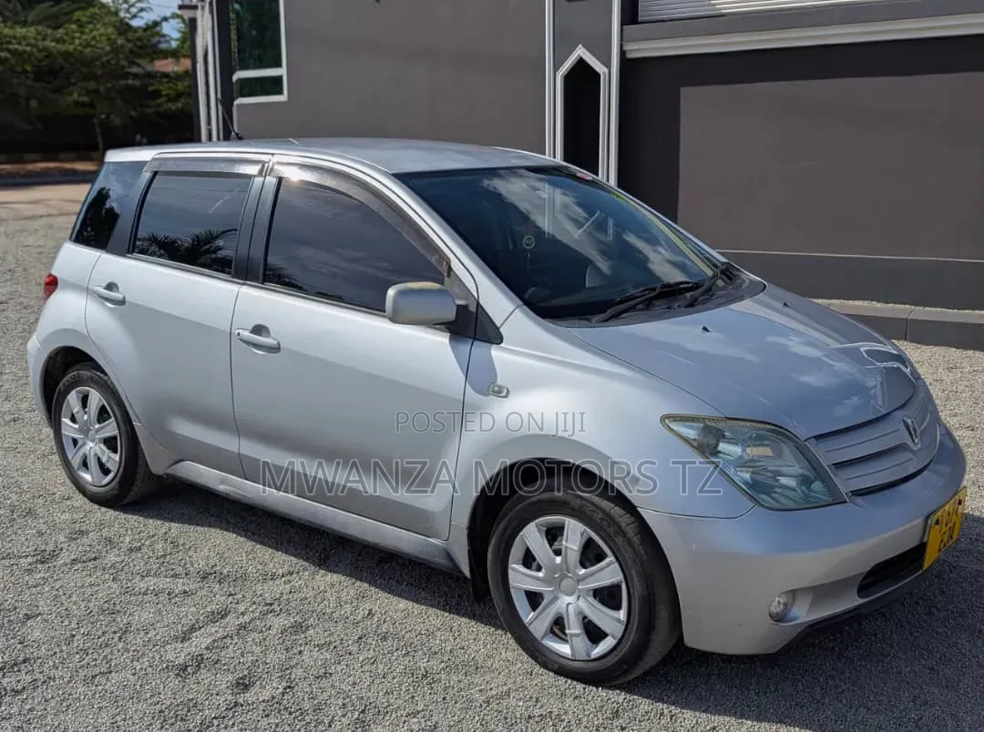 Toyota IST 2005 Silver